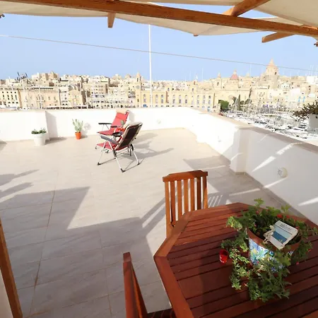 Seaside Independent Townhouse With Lift & Free Parking *