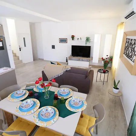 Casa de Férias Seaside Independent Townhouse With Lift & Free Parking Senglea