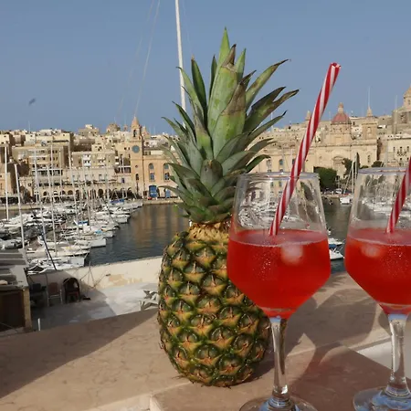 Seaside Independent Townhouse With Lift & Free Parking بيت للعطل