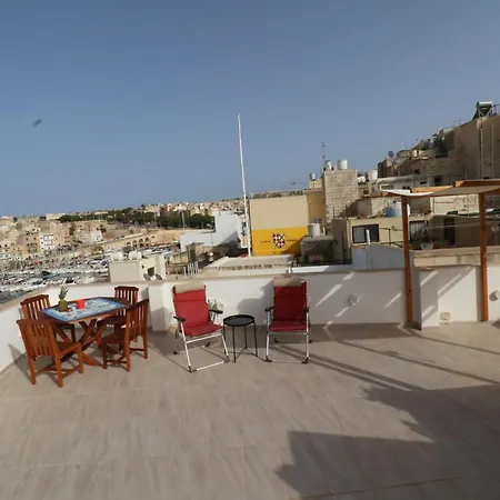 Casa de Férias Seaside Independent Townhouse With Lift & Free Parking *