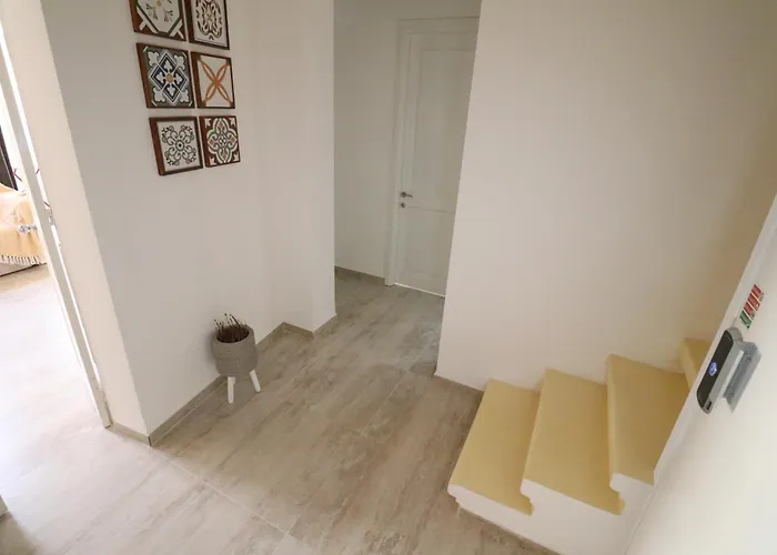 Seaside Independent Townhouse With Lift & Free Parking Ferienhaus *