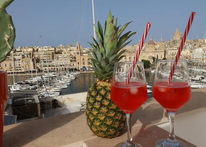 Seaside Independent Townhouse With Lift & Free Parking Ferienhaus