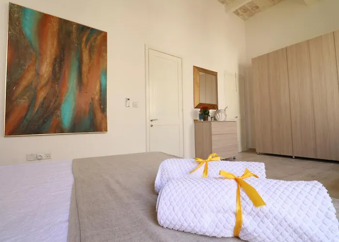 Seaside Independent Townhouse With Lift & Free Parking Ferienhaus Senglea