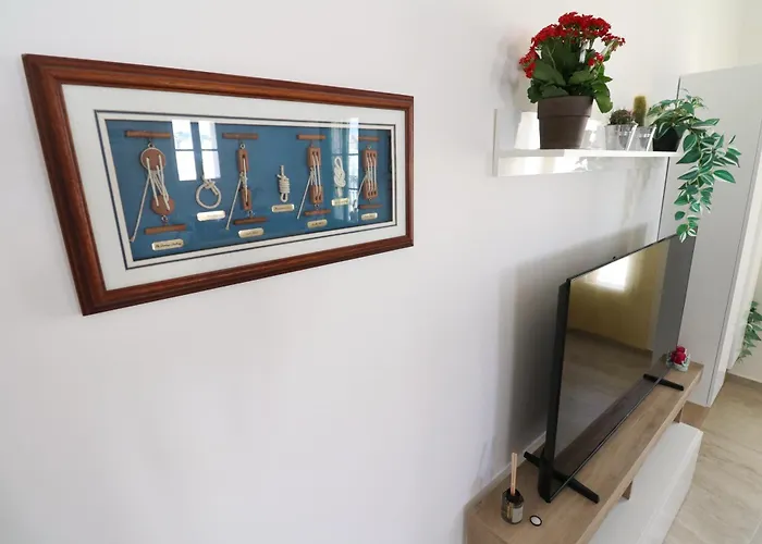 Seaside Independent Townhouse With Lift & Free Parking Ferienhaus *