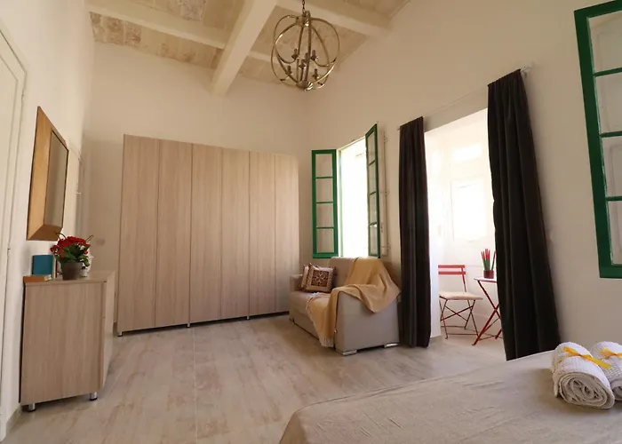 Seaside Independent Townhouse With Lift & Free Parking * Senglea