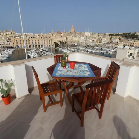 Seaside Independent Townhouse With Lift & Free Parking Senglea