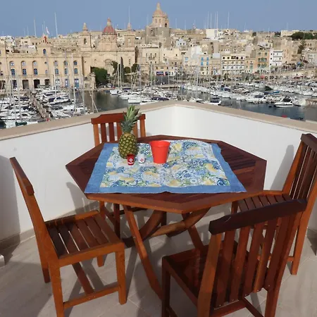Seaside Independent Townhouse With Lift & Free Parking Senglea