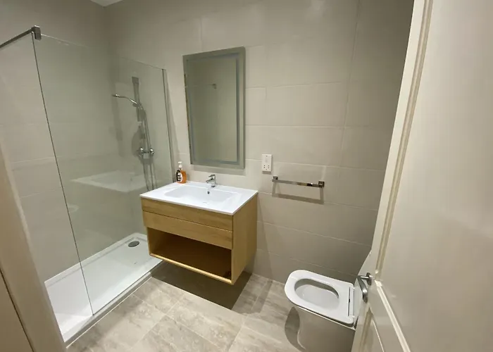 Seaside Independent Townhouse With Lift & Free Parking *