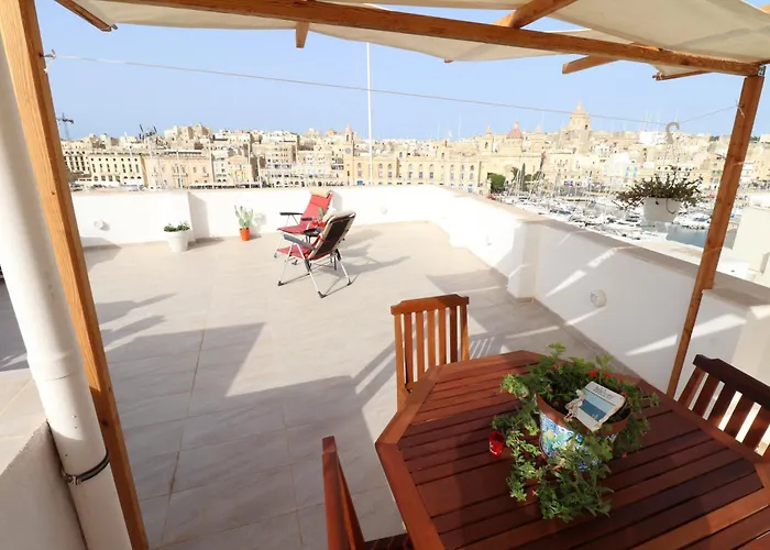 Seaside Independent Townhouse With Lift & Free Parking *